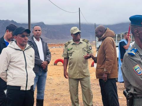 ازويرات : المنقبون يطلقون مبادرة لشفط المياه وردم الحفر والمستنقعات