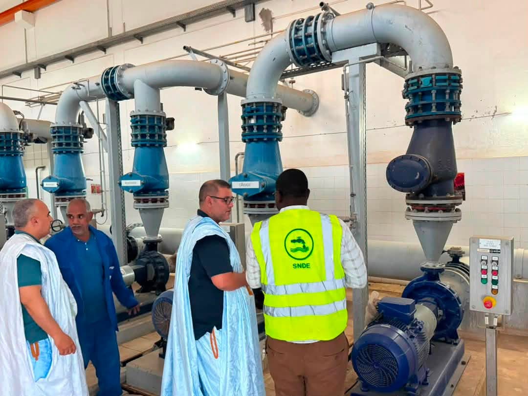 المدير العام للشركة الوطنية للماء يزور عددًا من مرافق الشركة في نواذيبو