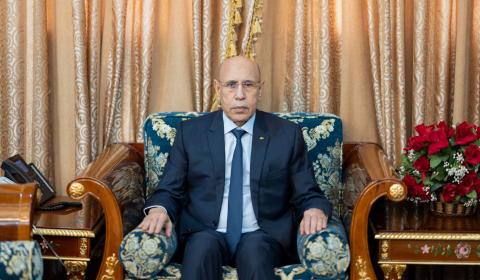 رئيس الجمهورية يجتمع بطاقم مستشفى الأنكولوجيا بحضور الوزير الأول ووزيرة الصحة