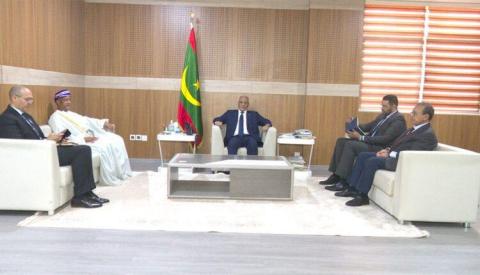 رئيس البرلمان يبحث مع سفير سلطنة عُمان تعزيز التعاون البرلماني