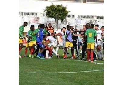 الاتحاد الأفريقي: يقرر معاقبة لاعبي موريتانيا المشاركين في شجار المغرب (تفاصيل)