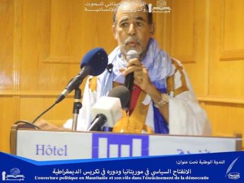ولد الطيب يرد على منتقديه 