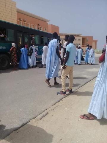  طلاب الجامعة يعيشون أزمة نقل حادة في نواكشوط